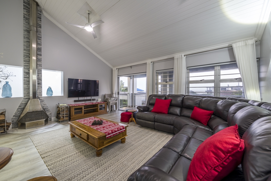 5 Bedroom Property for Sale in Glentana Western Cape
